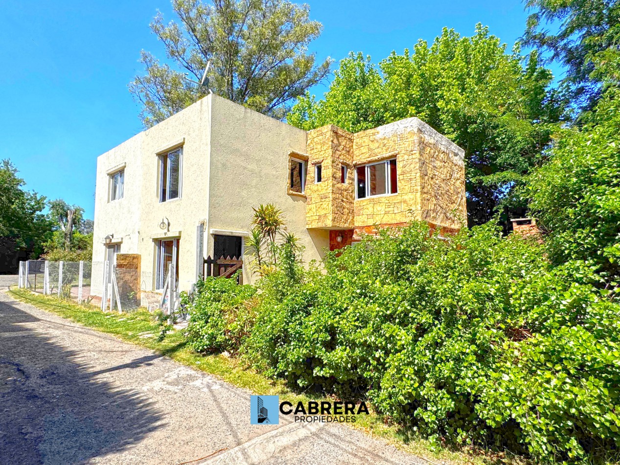 CASA EN VENTA DE 4 AMBIENTES EN MORENO - CAMPO LAS ACACIAS