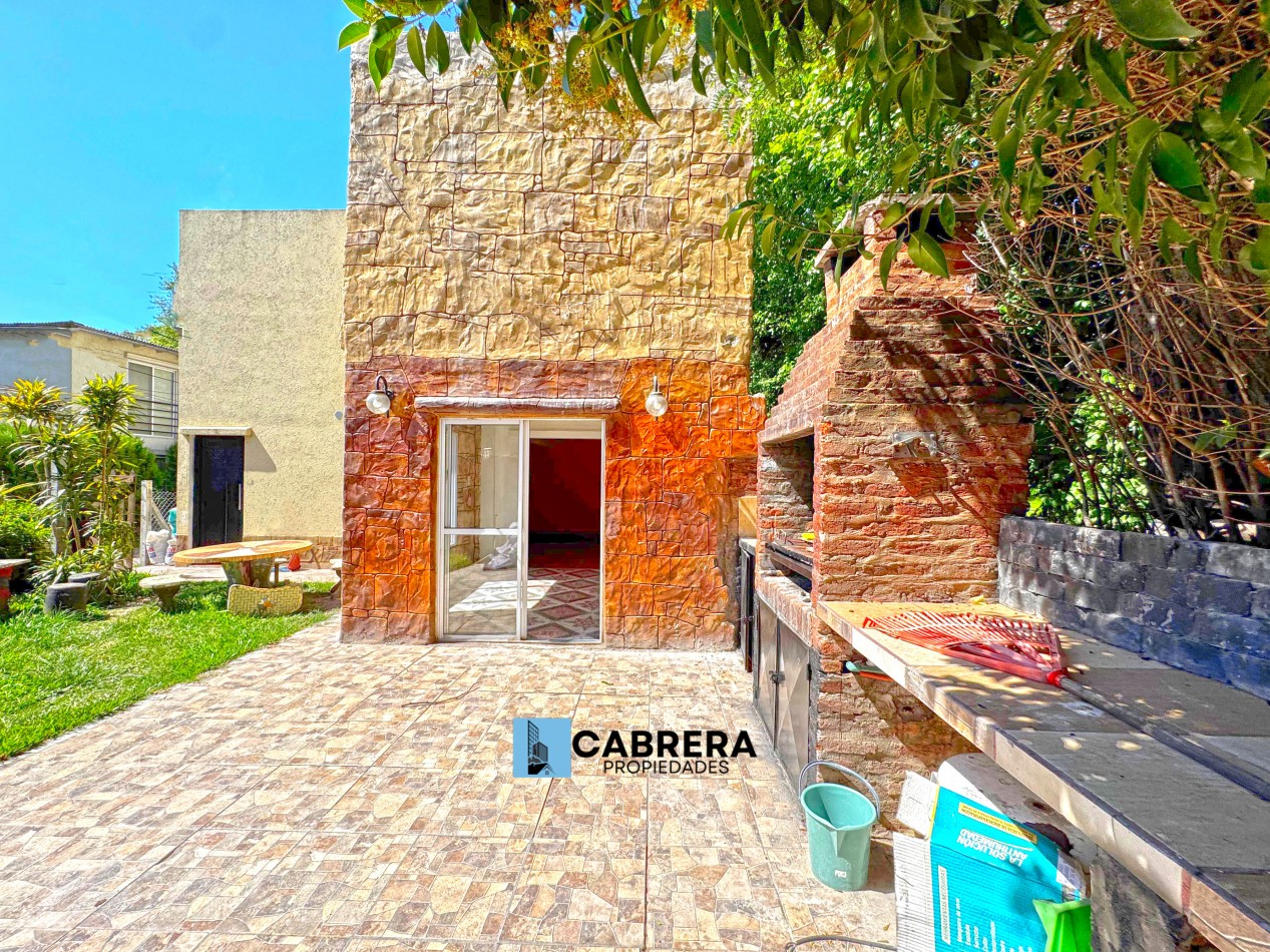 CASA EN VENTA DE 4 AMBIENTES EN MORENO - CAMPO LAS ACACIAS