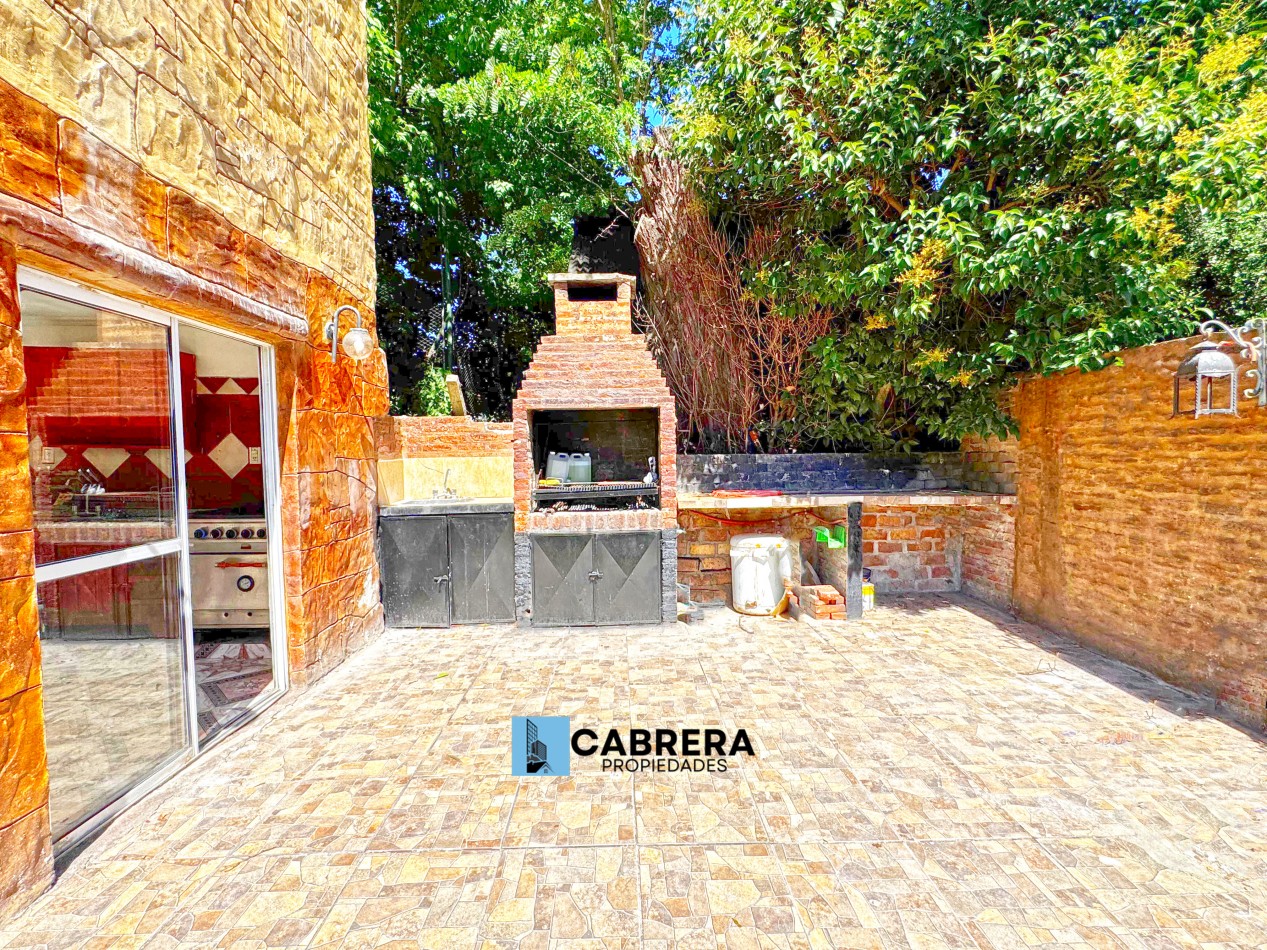 CASA EN VENTA DE 4 AMBIENTES EN MORENO - CAMPO LAS ACACIAS