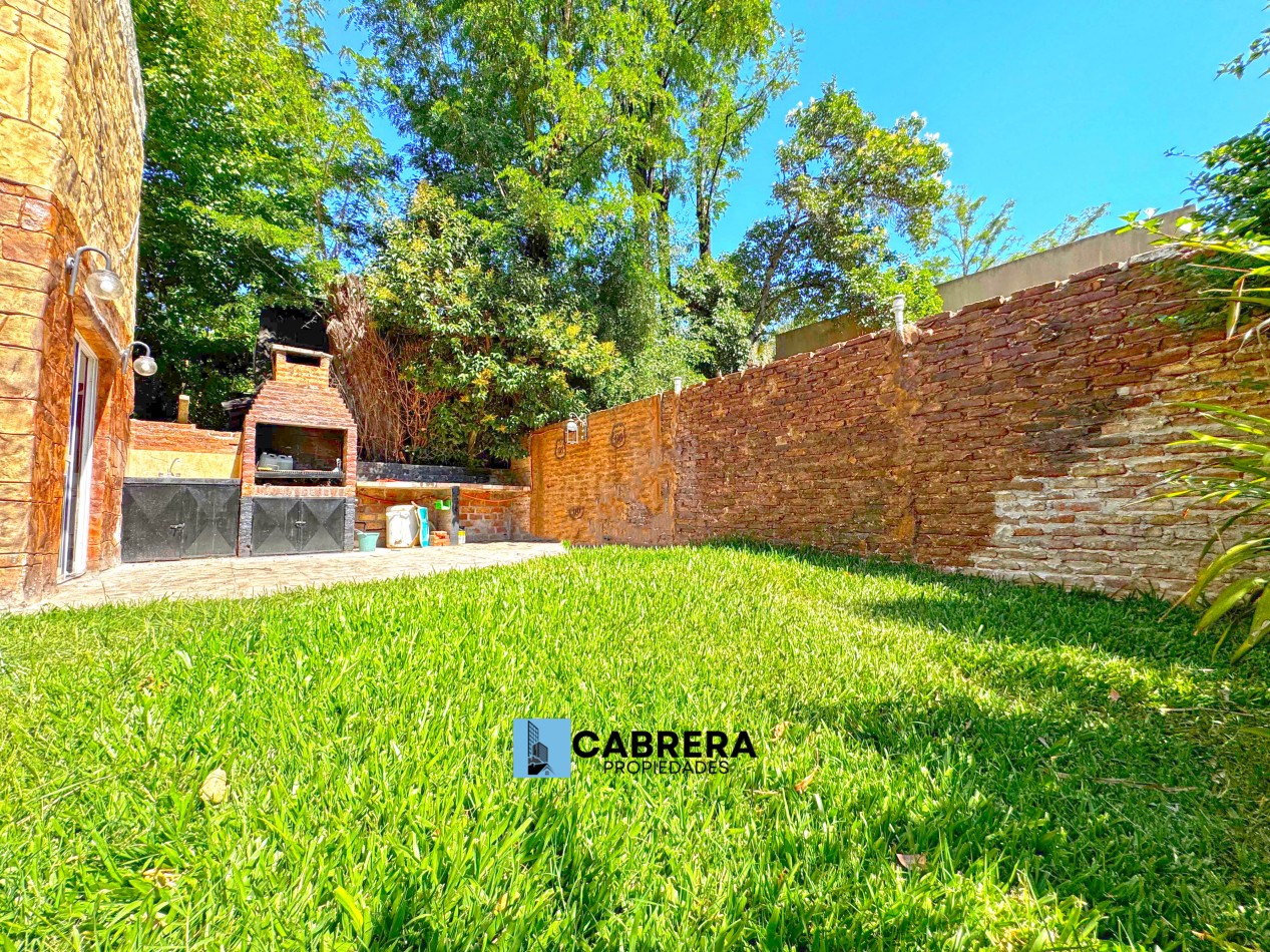 CASA EN VENTA DE 4 AMBIENTES EN MORENO - CAMPO LAS ACACIAS