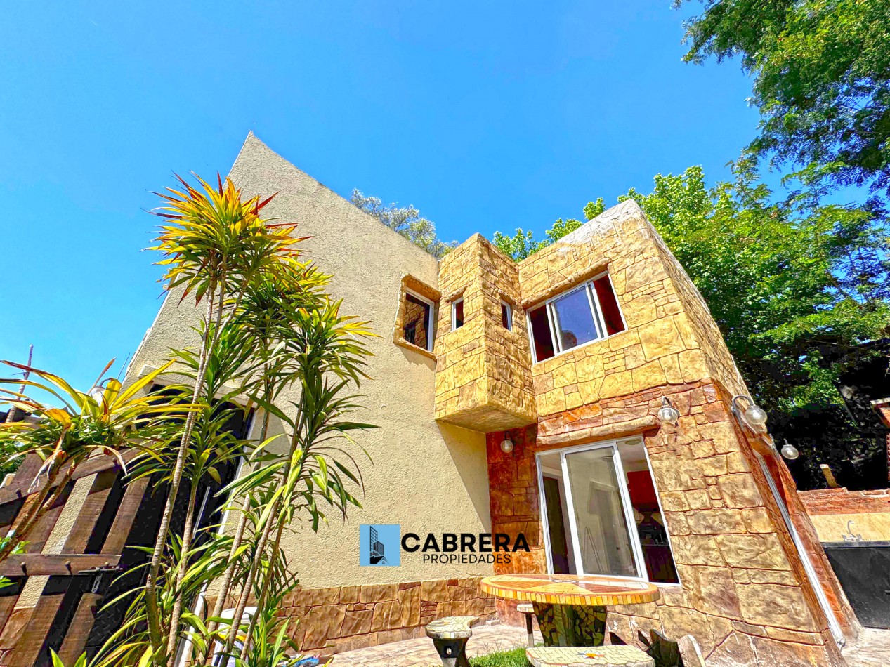 CASA EN VENTA DE 4 AMBIENTES EN MORENO - CAMPO LAS ACACIAS