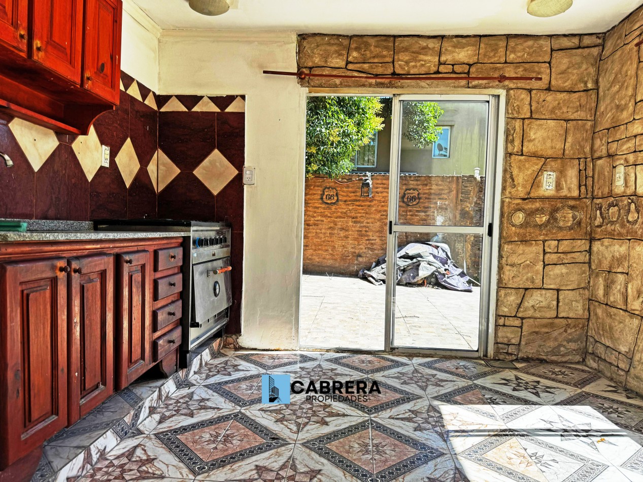 CASA EN VENTA DE 4 AMBIENTES EN MORENO - CAMPO LAS ACACIAS