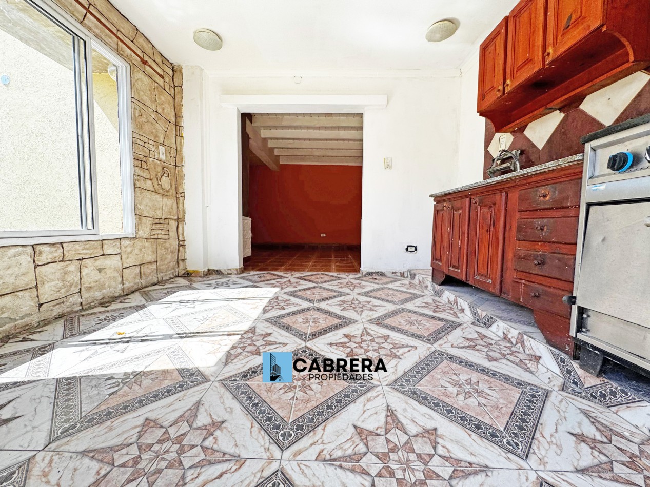 CASA EN VENTA DE 4 AMBIENTES EN MORENO - CAMPO LAS ACACIAS