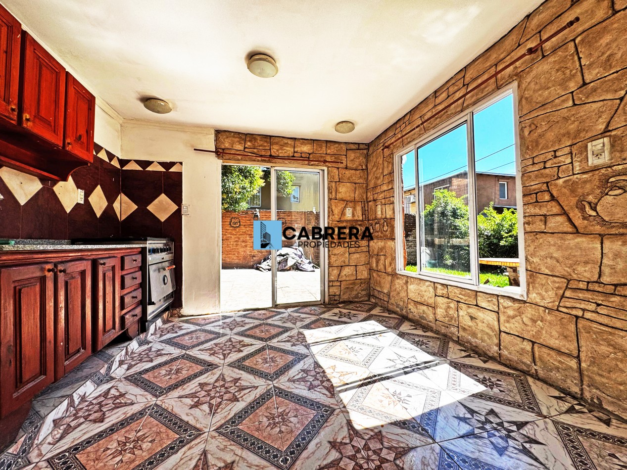 CASA EN VENTA DE 4 AMBIENTES EN MORENO - CAMPO LAS ACACIAS