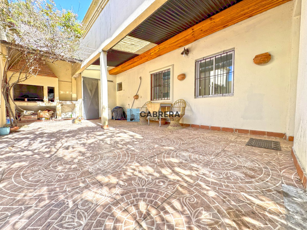 CASA EN VENTA 3 AMBIENTES EN FRANCISCO ALVAREZ, MORENO.