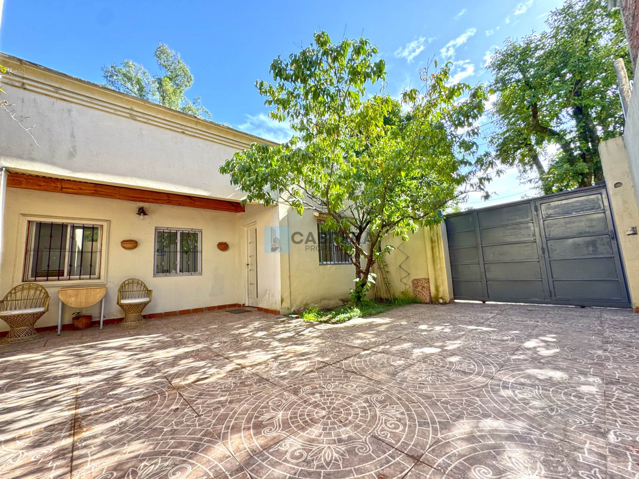 CASA EN VENTA 3 AMBIENTES EN FRANCISCO ALVAREZ, MORENO.