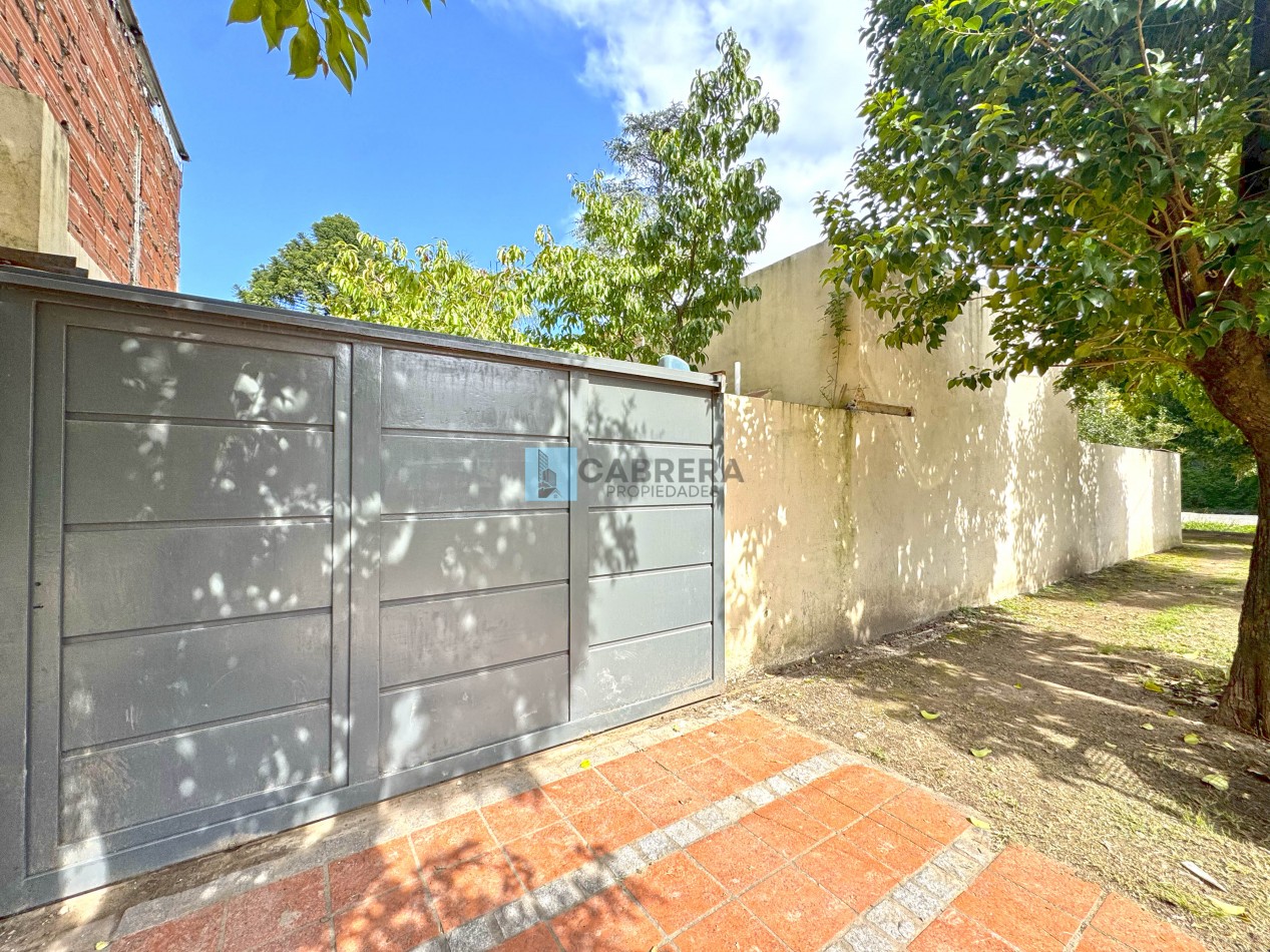 CASA EN VENTA 3 AMBIENTES EN FRANCISCO ALVAREZ, MORENO.