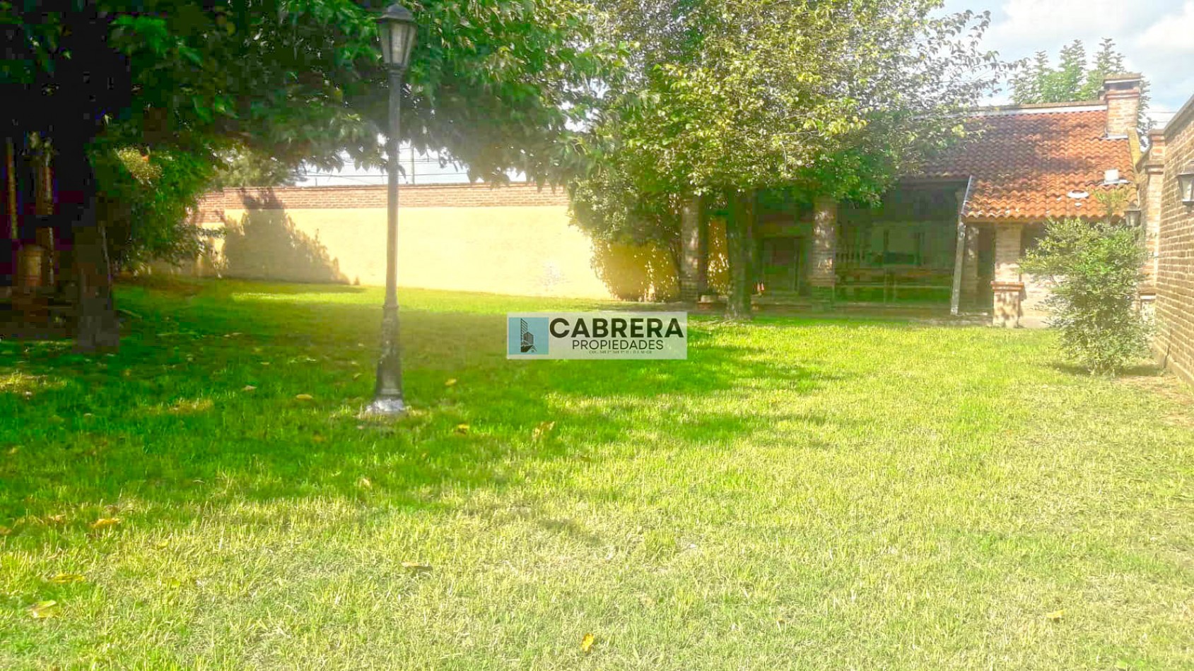 CASA 6 AMBIENTES EN VENTA EN GENERAL RODRIGUEZ CENTRO